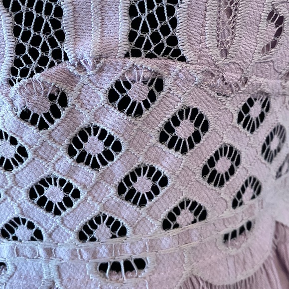 Zenana ruffles/lace periwinkle sleeveless top - size Large. - Picture 5 of 7